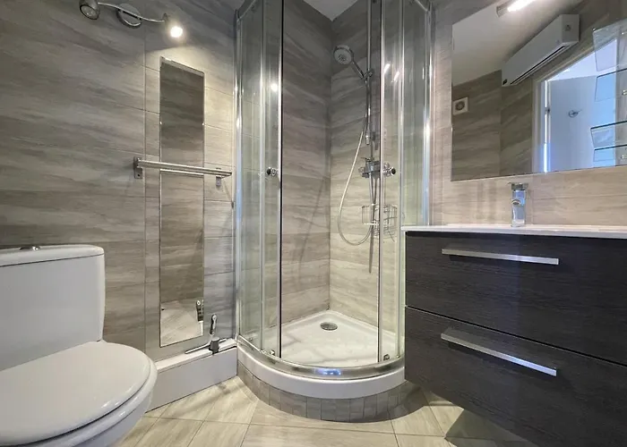 Confortable 2 Pieces A Sete Pres De La Mer Avec Terrasse Et Parking Prive - Fr-1-338-111 Apartman *